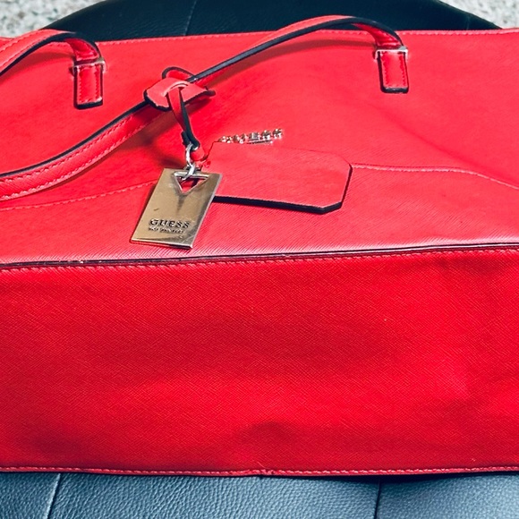 Red Guess Los Angeles Purse - Picture 3 of 5